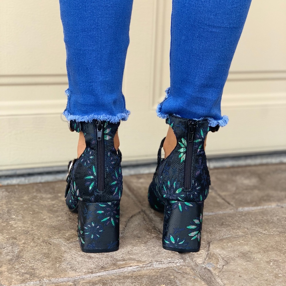 NIB Dazzle Brocade Tapestry Floral Mary Jane Pump - Picture 4 of 7